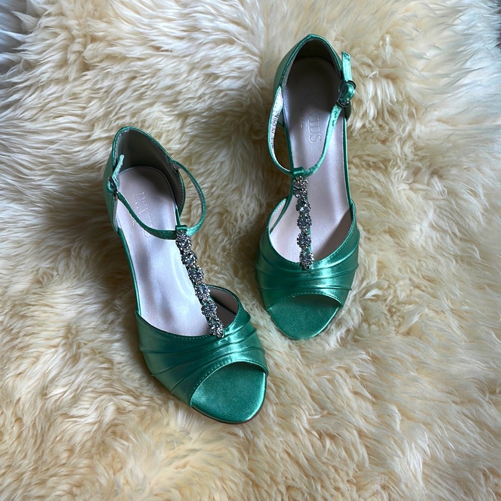 NEW WITH BOX David’s Bridal Heels